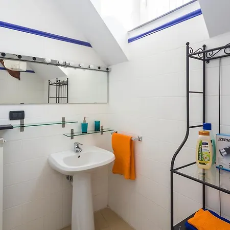 Genovahost - Low-cost Mascherona Apartment Genoa
